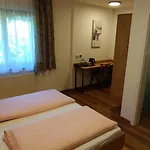 Garni Tannenhof アパートホテル 3*