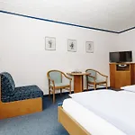 Garni Tannenhof アパートホテル 3*