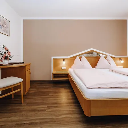 Aparthotel Garni Tannenhof 3*